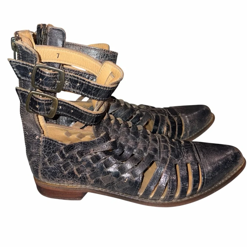 Bed Stu Rio Grande Black Distressed Leather Gladiator Flat Sandals Shoes size 7